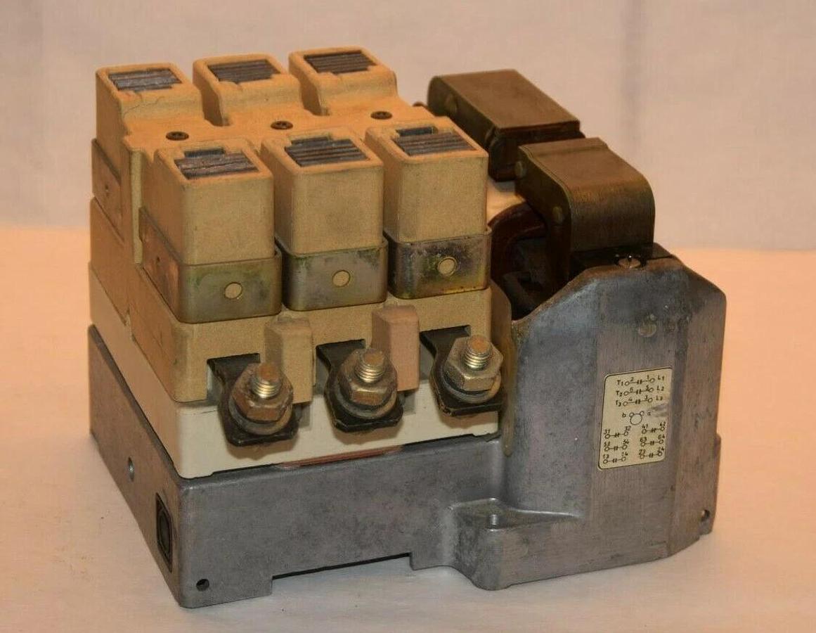 SIEMENS 3TA28/ULR 220V 60Hz Air Brake Contactor (NEW)