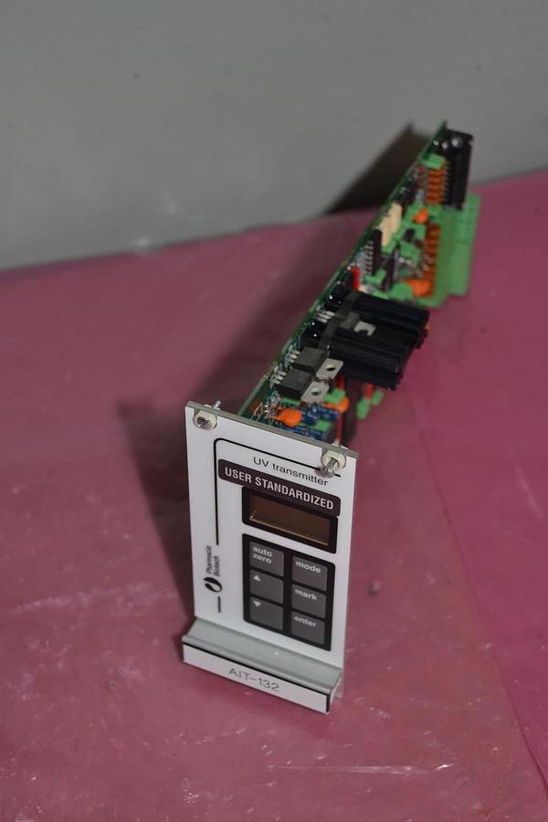 Used PHARMACIA BIOTECH UV TRANSMITTER AIT-132 56112521 G2 000284 18-1037-60