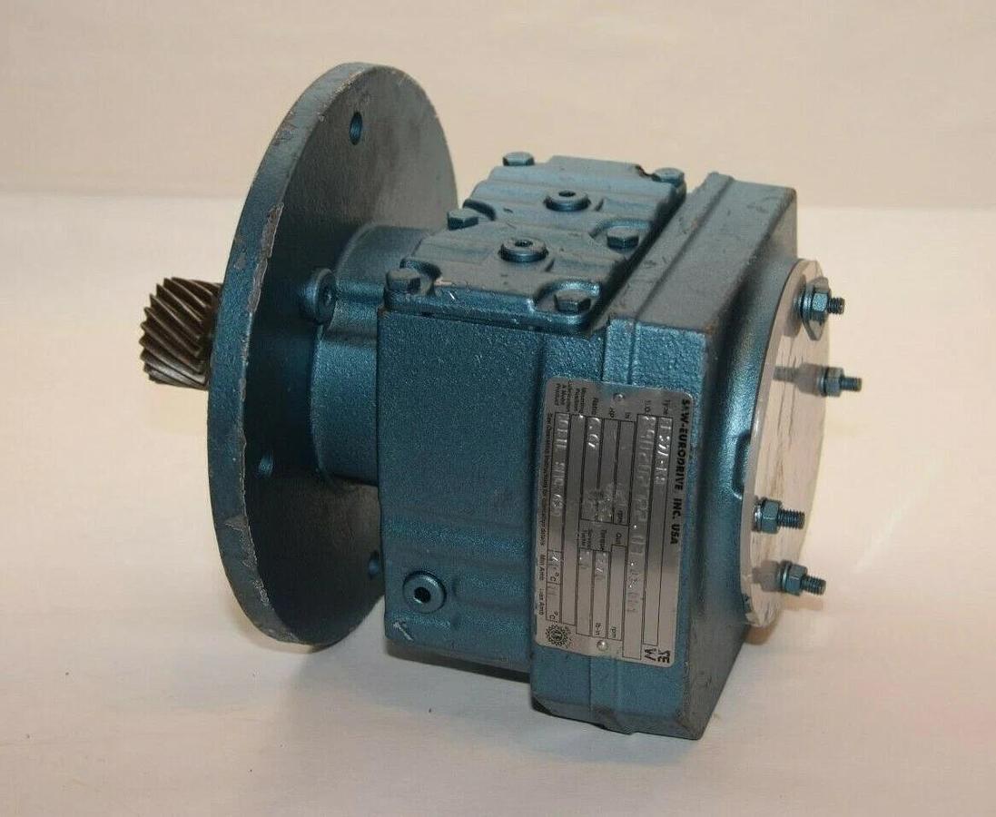 (NEW) SEW-EURODRIVE RF37A-KS Ratio: 6.67 1270lb-in 5/8" Gear Box / Speed Reducer