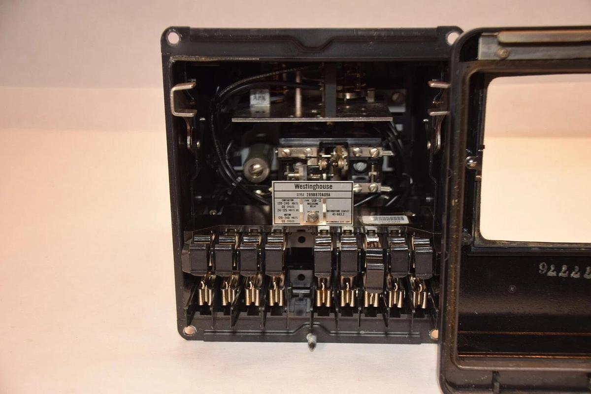 Used WESTINGHOUSE 289B870A09A 120-24V 60Cy Type SGR-12 Reclosing Relay
