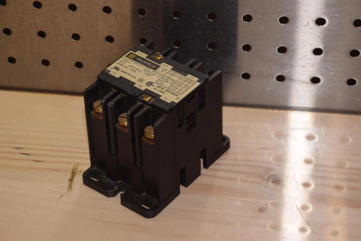 Used SQUARE D 8910 TYPE DPA23 SERIES A 35A 600VAC CONTACTOR