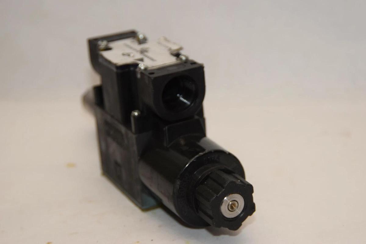 (NEW) CRS DG4V-3S-2N-M-FW-B5-6X CRSDG4V-3S-2N-M-FW-B5-6X Valve *Missing Coil*