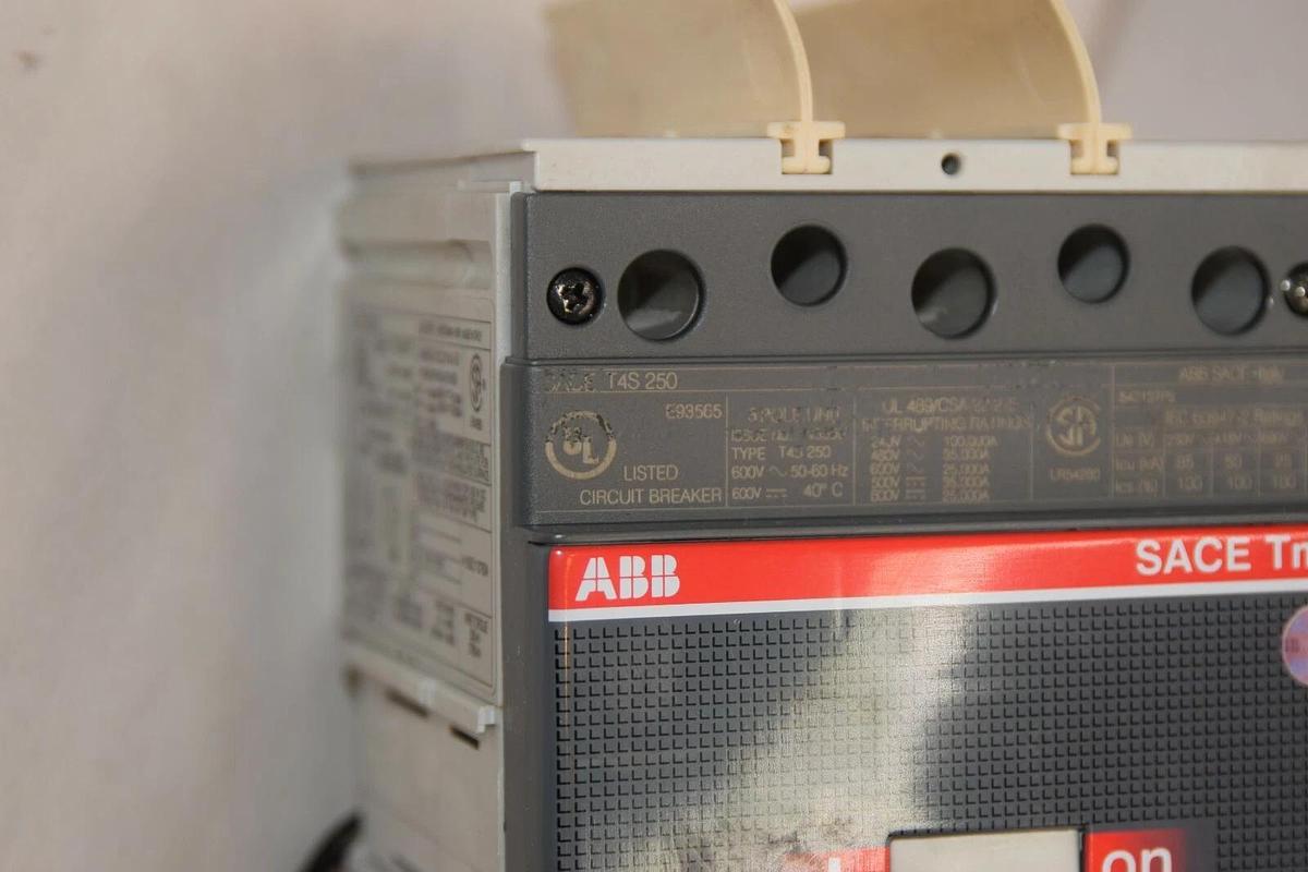 Used ABB SACE Tmax T4S 250 T4S250 3 Pole 250 Amp 250A 542137P3 E93565 Circuit Breaker