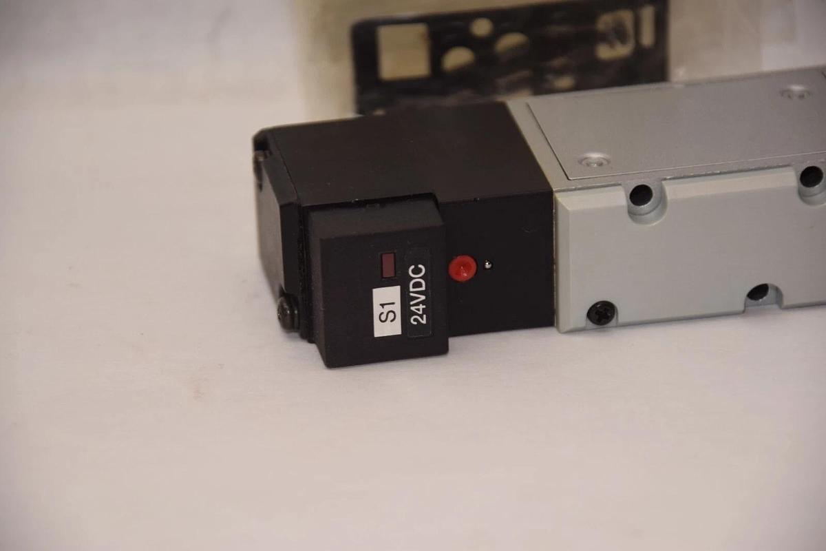 (NEW) HUMPHREY HW240-4E2-L 25-100psi 24Vdc Solenoid Air Valve W/Gasket/Bolts