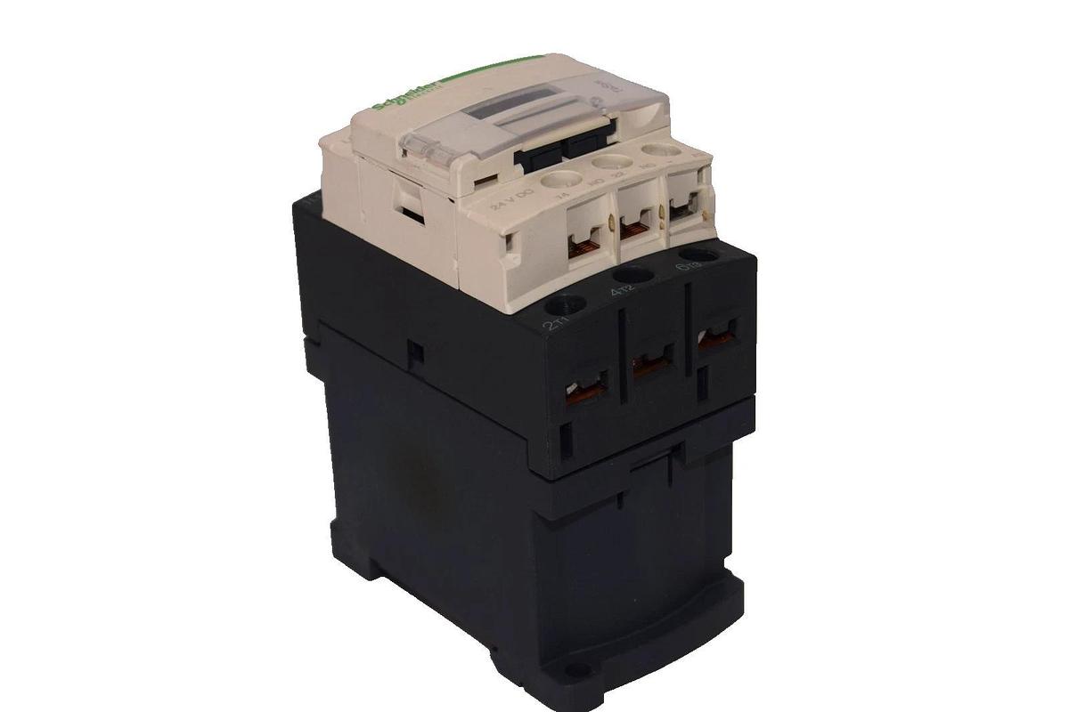 Used SCHNEIDER ELECTIRC LAD4TBDL , LC1 D09 , LC1D09 25A 24Vdc Contactor