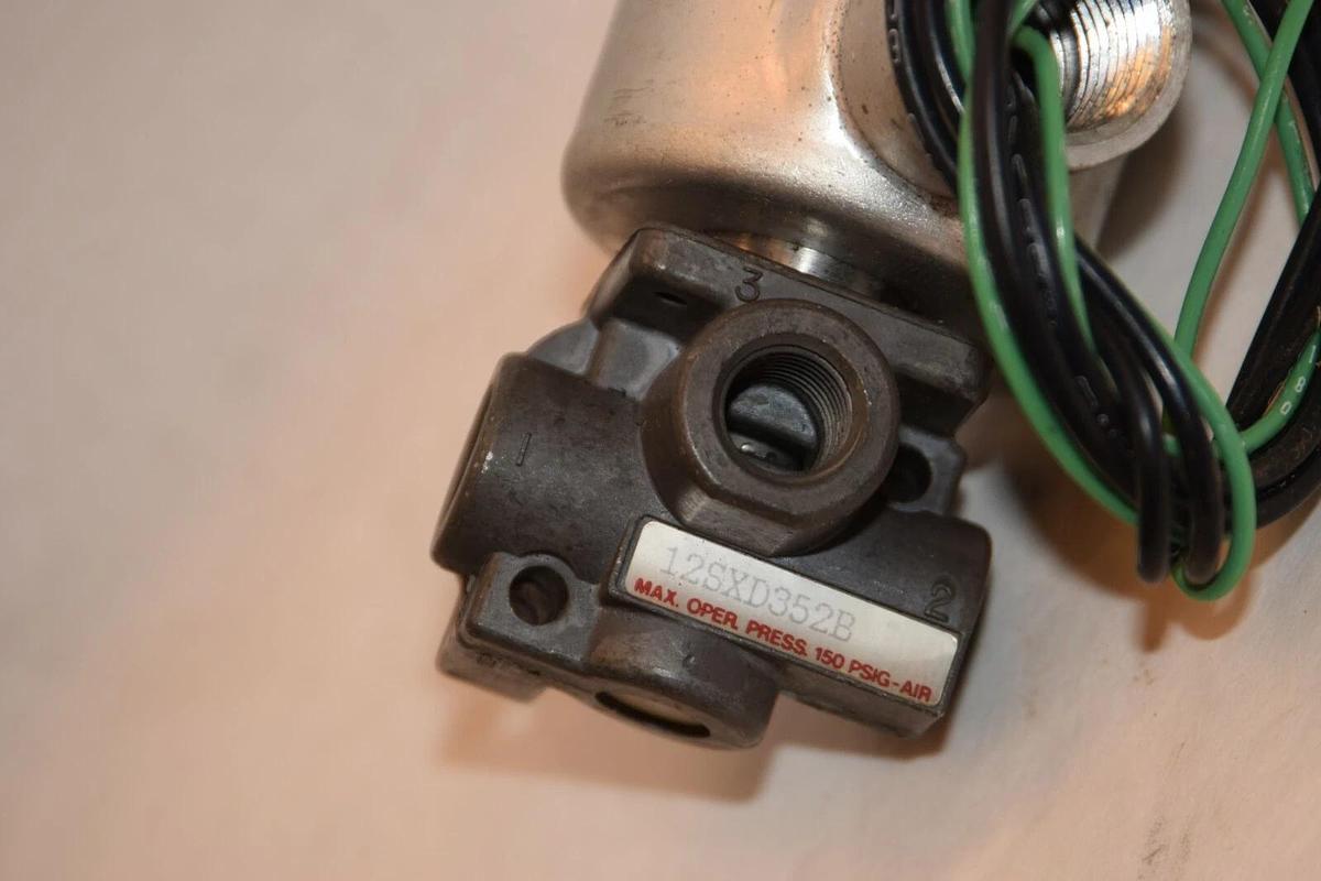 (NEW) NUMATICS 226-401B 24Vdc 6W Solenoid Valve W/ 12SXD352B Control Valve