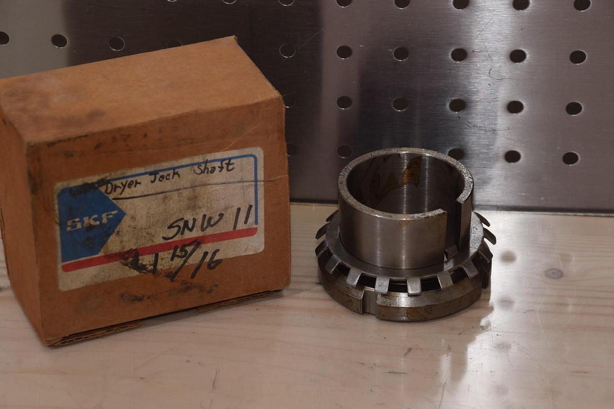 SKF SNW 11 1-15/16 ADAPTER SLEEVE NEW