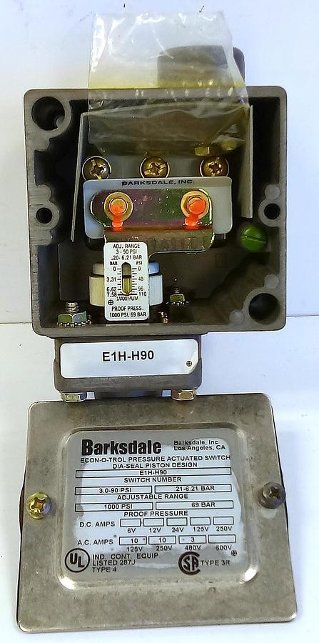 Used BARKSDALE CONTROLS VCD2H-H18SS .8-30HG/Vac 30" HG/Vac Pressure Switch