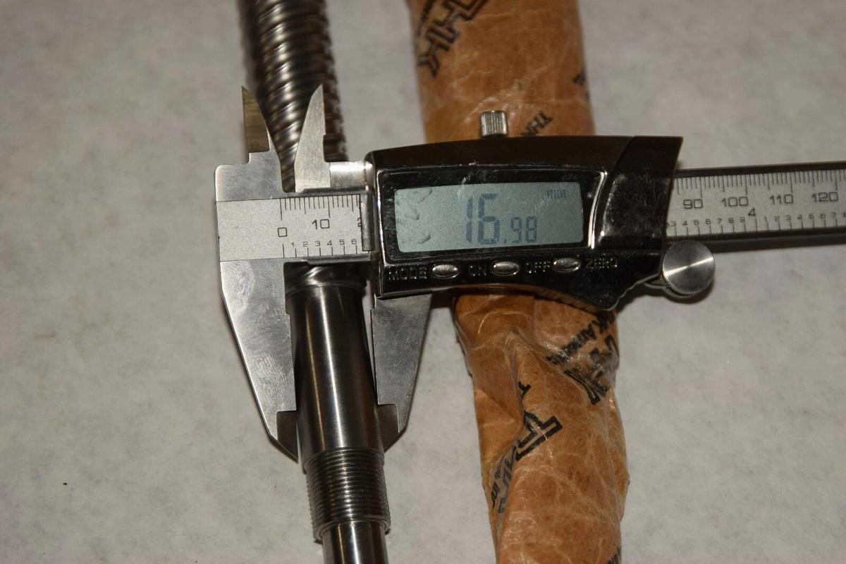 (NEW) THK BLK2020E DAX-8G29 660mm Length 20mm Dia Rolled Ball Screw