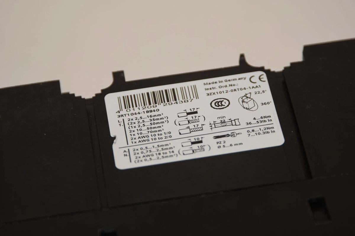 Used SIEMENS 3RT1044-1BB40 3RT10441BB40 24V Coil Contactor W/ 3RH1921-1FA22