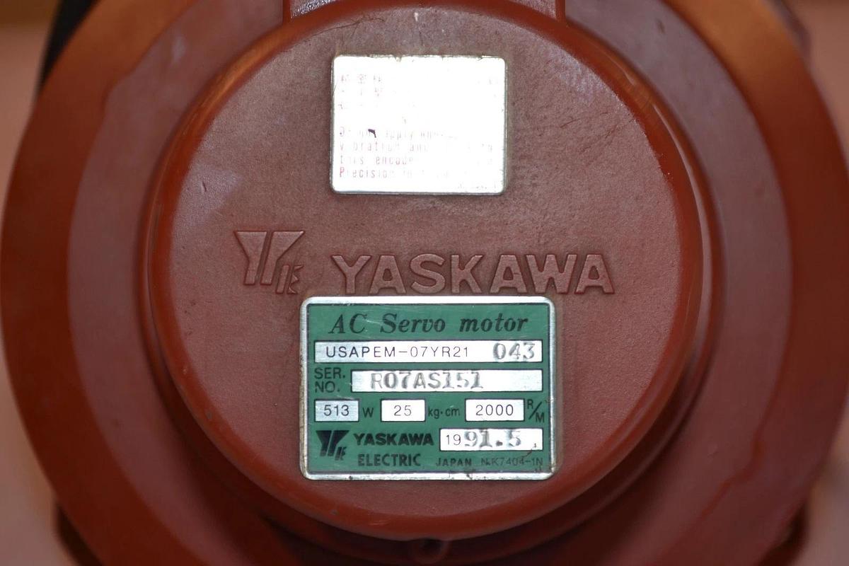 Used Yaskawa AC Servo Motor USAPEM-07YR21 043 513W 25kg.cm 2000r/m USAPEM-07YR21043