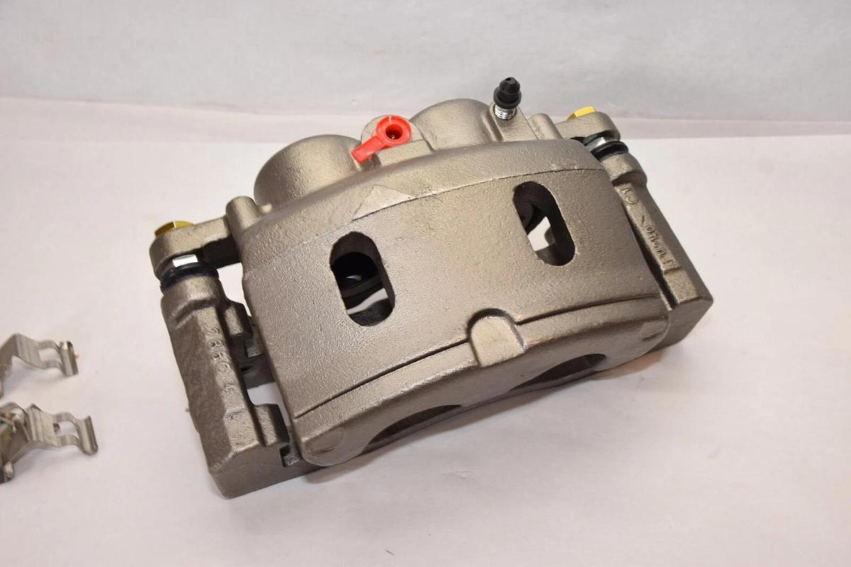 (NEW) GM R5101 , 6D22 , WF2 Akebono Brake Caliper