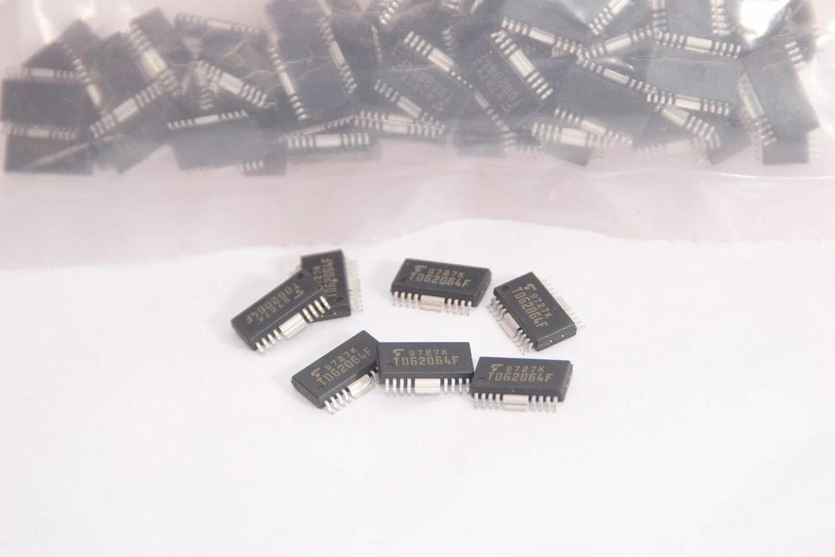 (NEW - Lot of 90) TOSHIBA TD62064F 4CH High Current Darlington Sink Driver