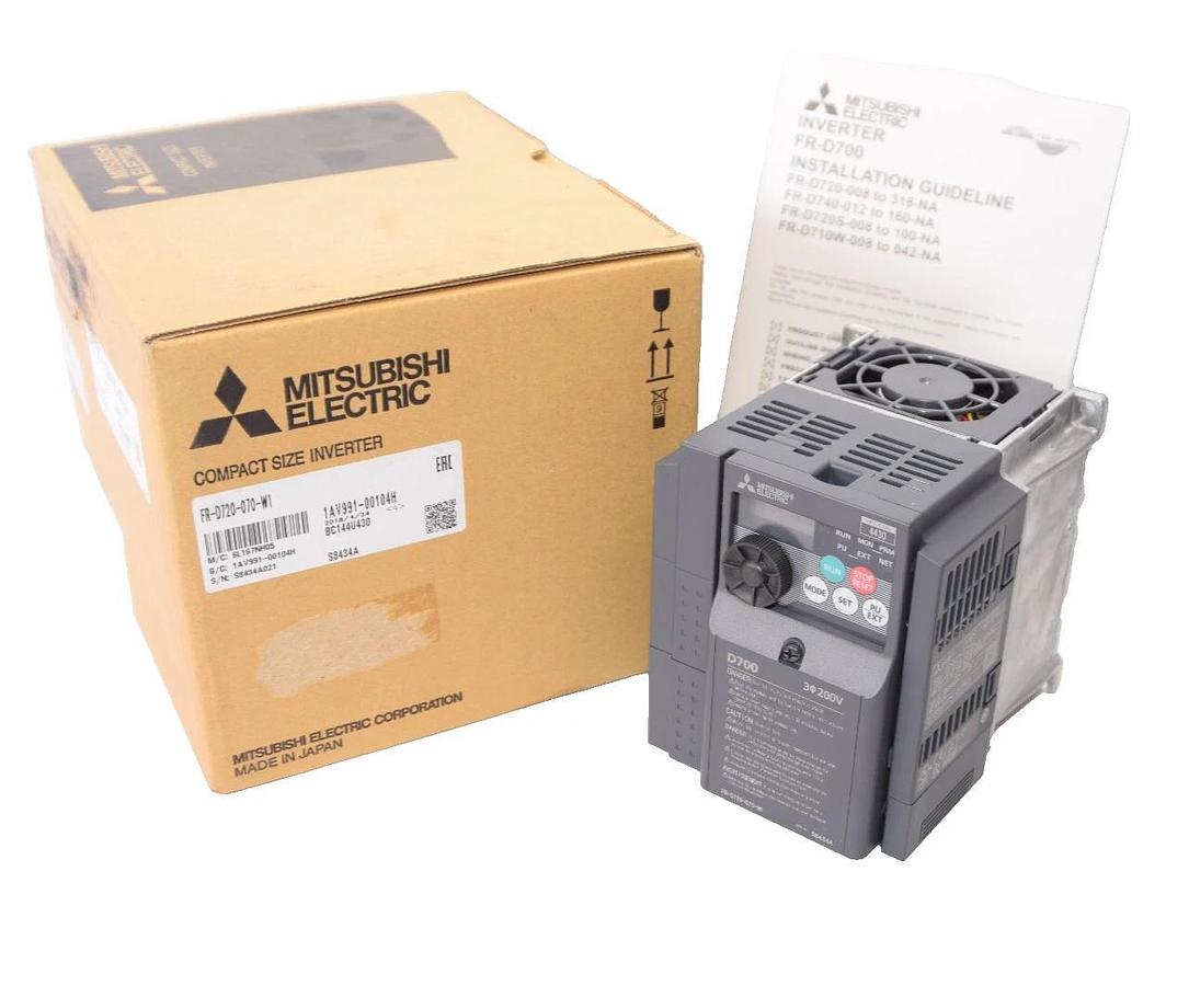 MITSUBISHI ELECTRIC FR-D720-070-W1 200V D700 Compact Size Inverter D700 (NEW)