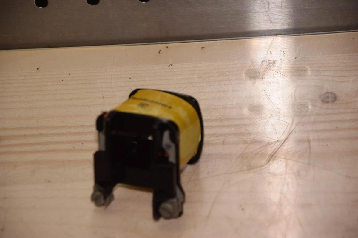 Telemecanique Coil 190 EB 190EB 220V New NOS