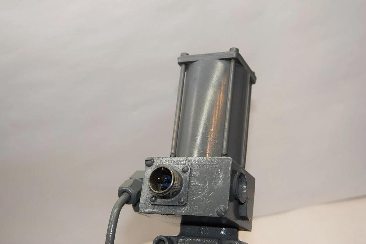 Used Racine FE1-EAAH-S06S-04 3000PSI Pressure Electrical servo Valve FE1 EAAH S06S 04