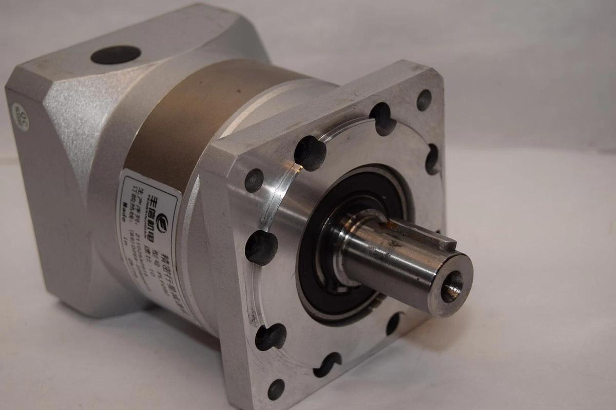 Used FENGXINJIDIAN PLF090 Ratio: 10:1  211028A0616 Planetary Gearbox Reducer