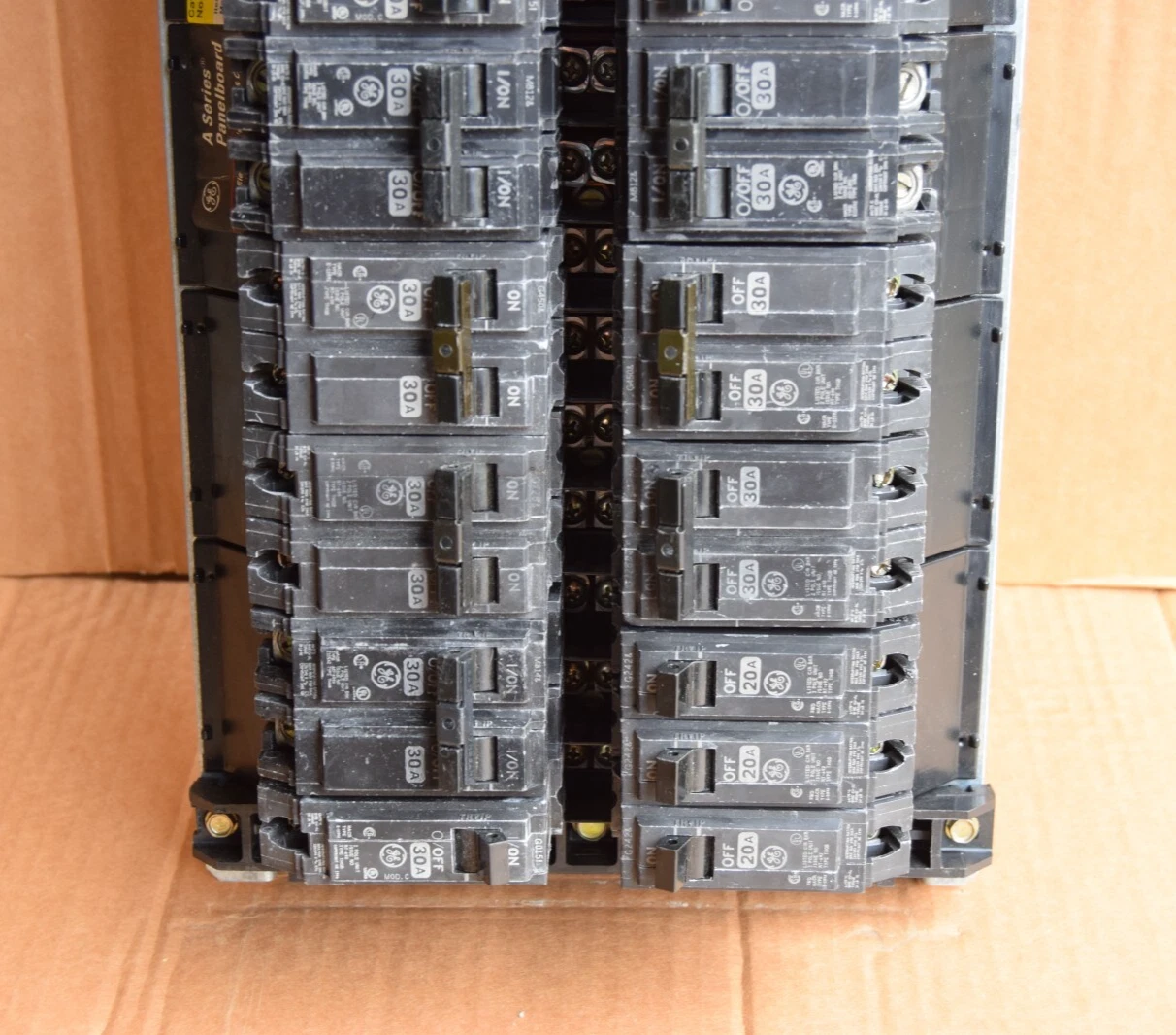 Used General Electric GE A Series 225A Panelboard Interior AQL3422ATX AXB4M9 3ph 4w