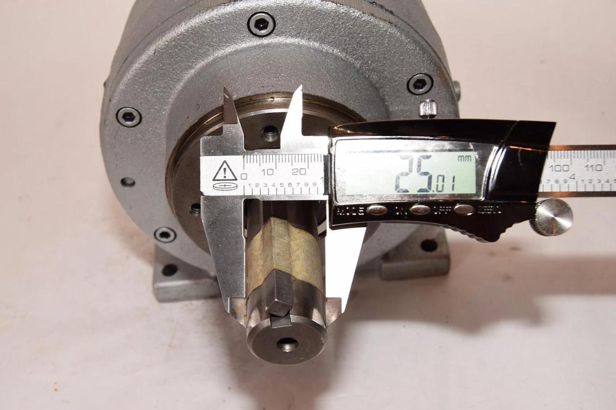 Gast Reduction Drive Speed Reducer Gear Box AH27B GR-25 GR25 15.1 (NOS)