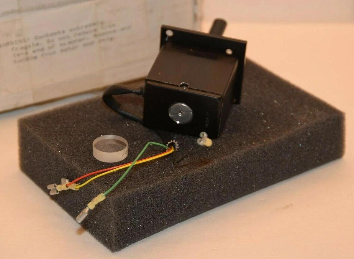 GSI LUMONICS Scanning Head Motor 000-Z585 OOO-Z585 35000014-3 Rev A  (NEW)