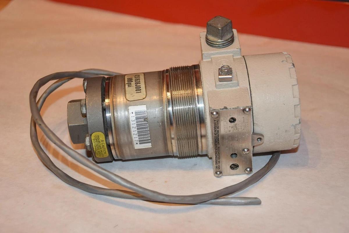 Used TAYLOR INSTRUMENT 42S1636J001 600psi PRESSURE TRANSMITTER
