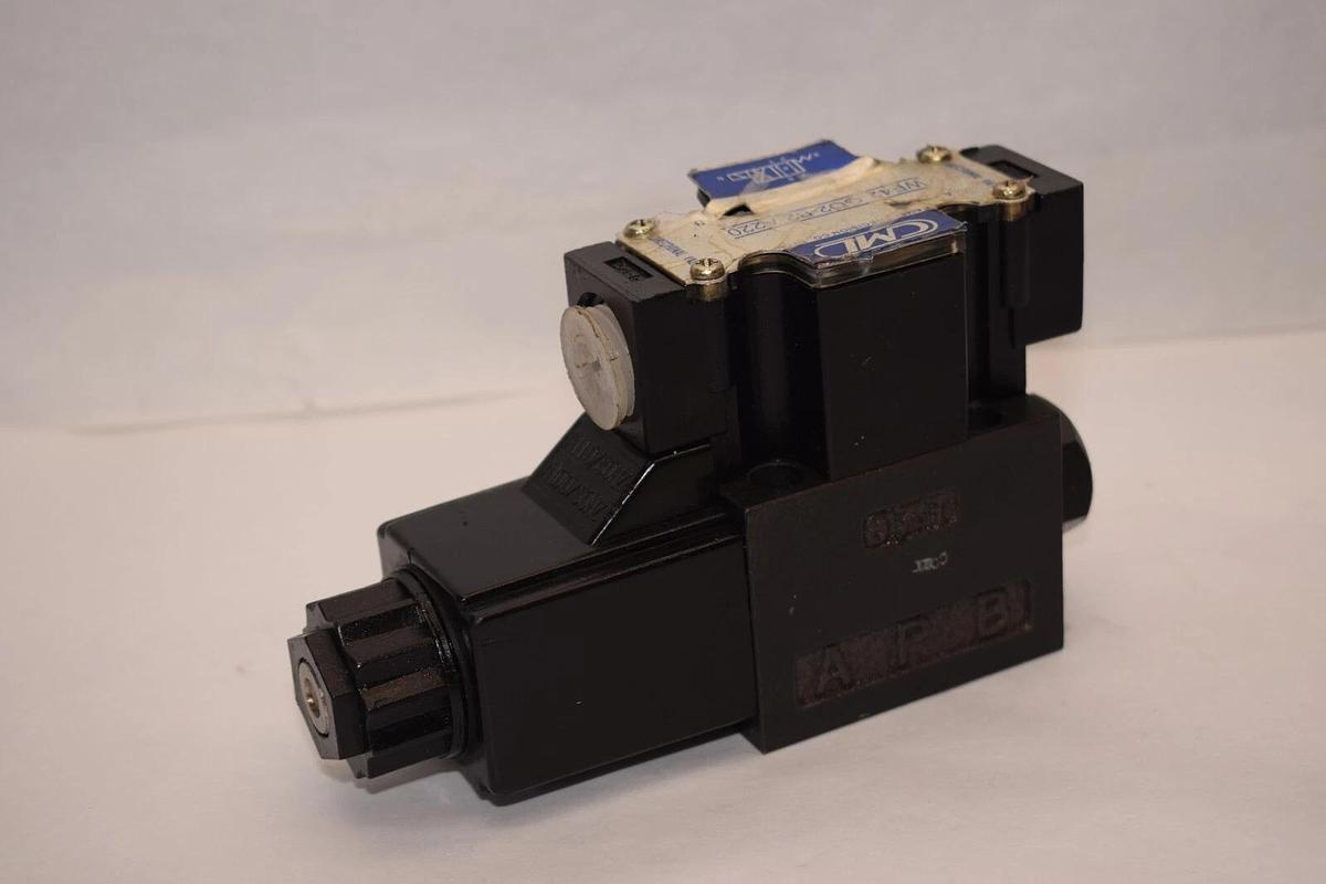 CML WE42-GO2-B2-A220 Solenoid Valve New - READ