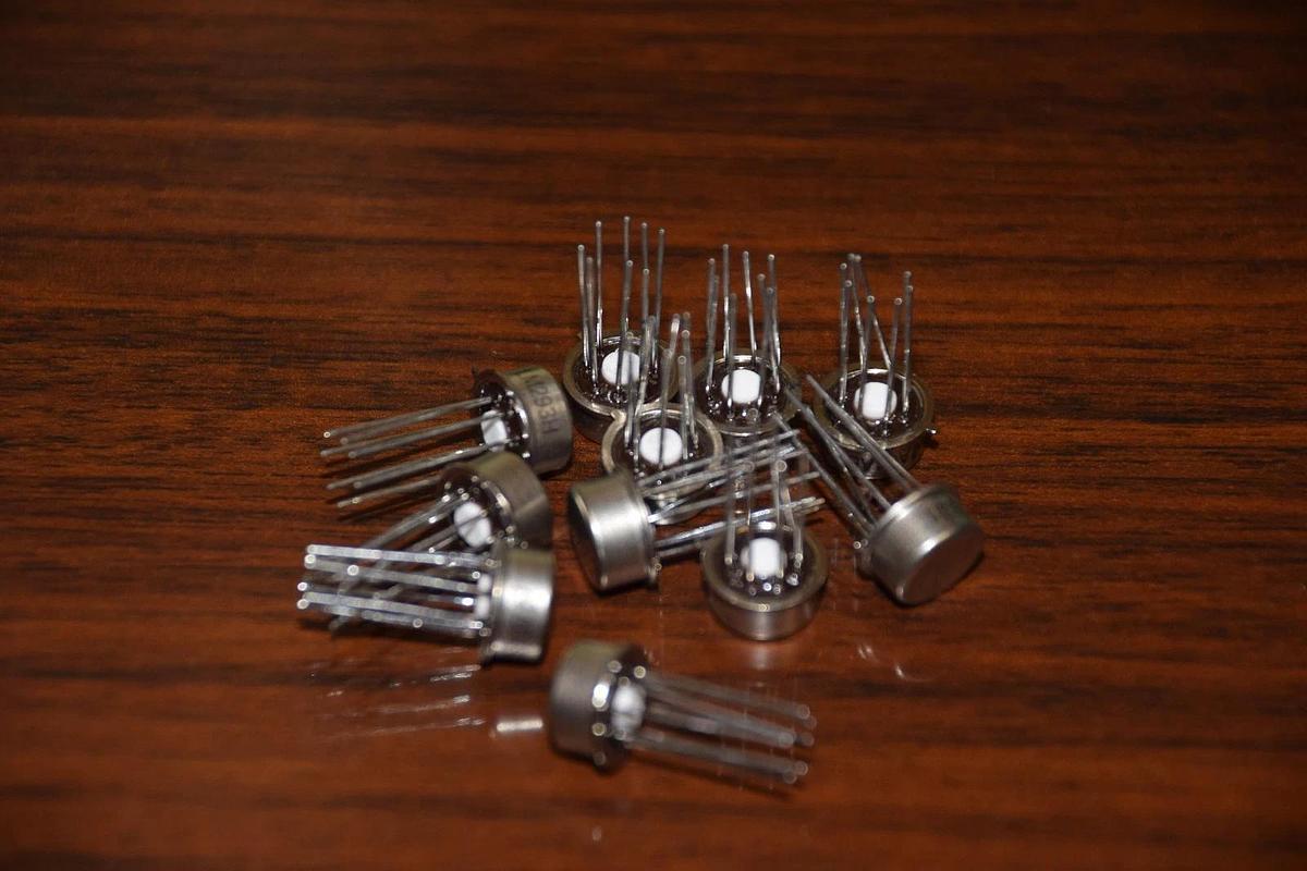 Used (LOT OF 11) NATIONAL A64AB LM293N SEMICONDUCTOR