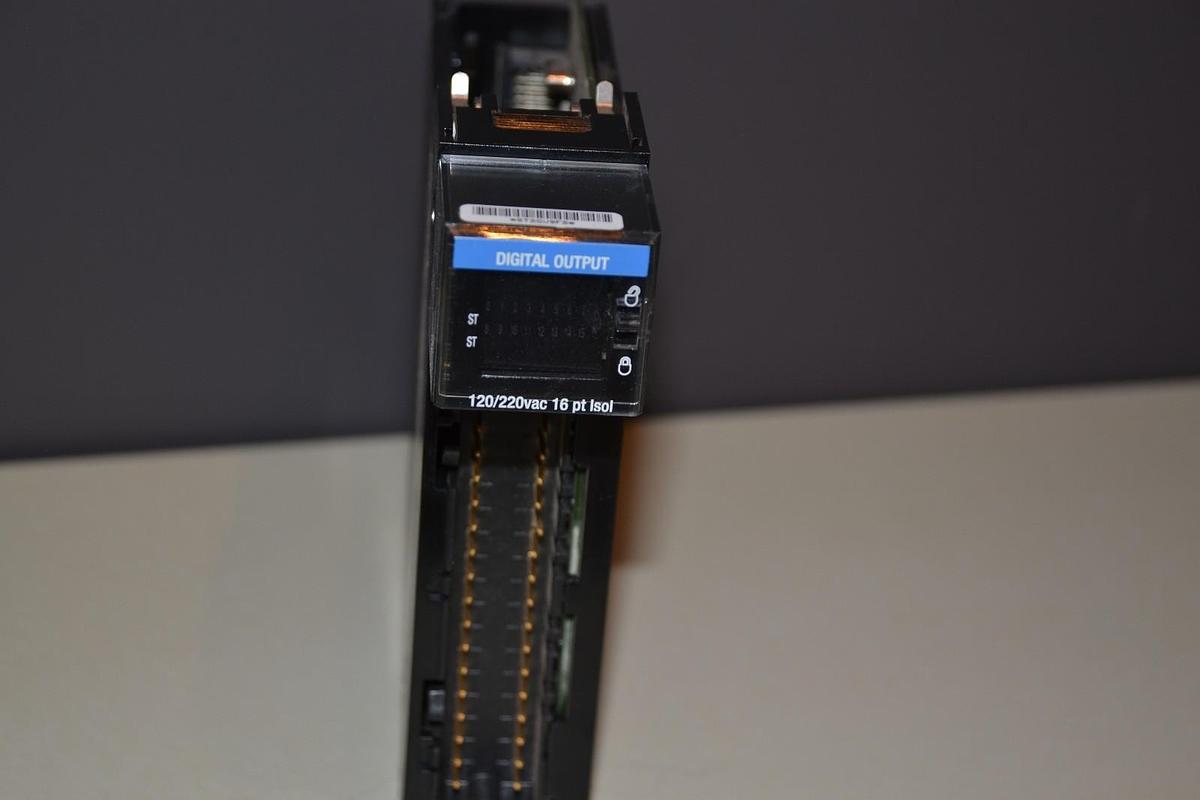 Used HONEYWELL DIGITAL OUTPUT PLC CARD TC-0DK161 TC-ODK161 REV 3.2 240VAC AC OUT