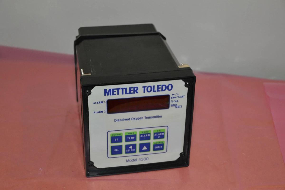 Used METTLER TOLEDO 4300 DISSOLVED OXYGEN TRANSMITTER 115VAC 115 VAC 0.10A 0.10 AMPS