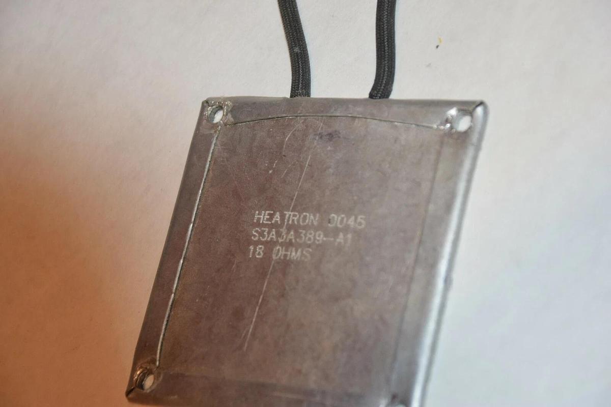 Used HEATRON S3A3A389-A1 0045 18Ω SQUARE HEAT STRIP