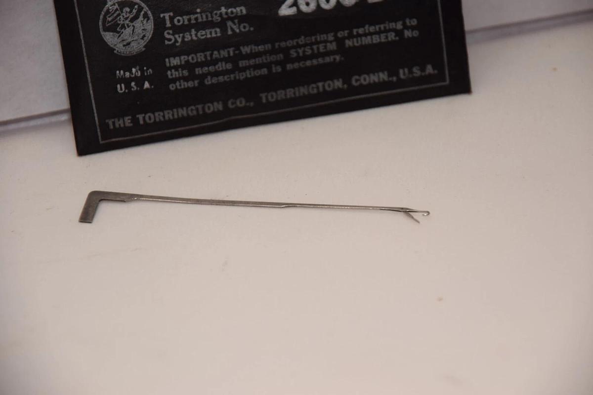 (NEW - Approx. 40) TORRINGTON 2600 LR , 2600LR Latch Needle