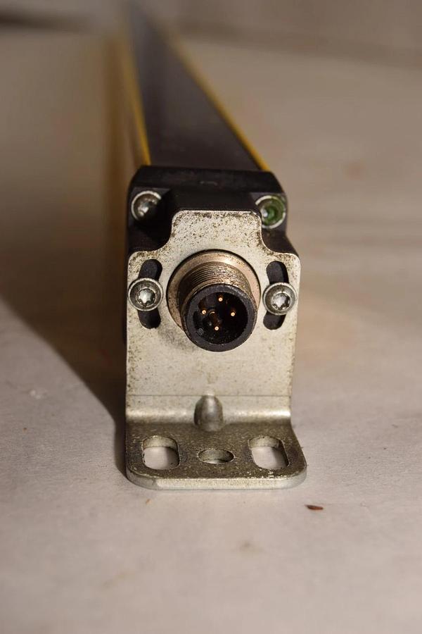 Schmersal Safety Light Curtain EMITTER only  SLC440COM-ER-0890-14 24VDC (New)