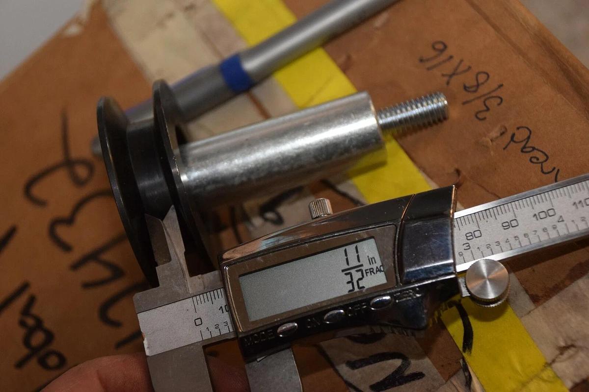 GLOBAL 024.12432 02412432 11/32" 3/8x16 THREAD SPINDLE NEW