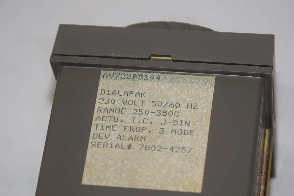 (NEW) HONEYWELL AV722BB144 230V 50/60Hz 250-350C Dialapack Controller