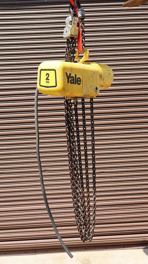 Used Yale 2 Ton Chain Hoist 4000lb 2010H083 C6T17NZ3D 460/380v 3ph 24" Chain
