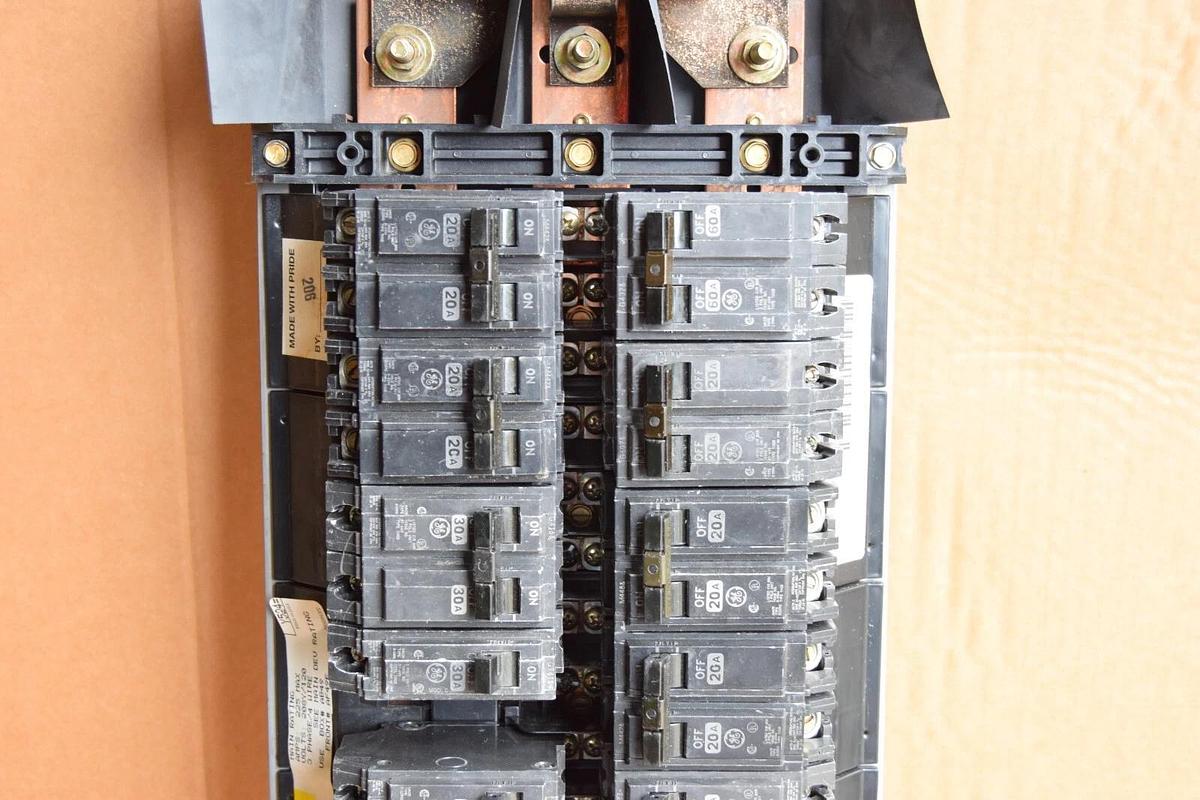 Used General Electric GE A Series 225A Panelboard Interior AQL3422ATX AXB4M9 3ph 4w