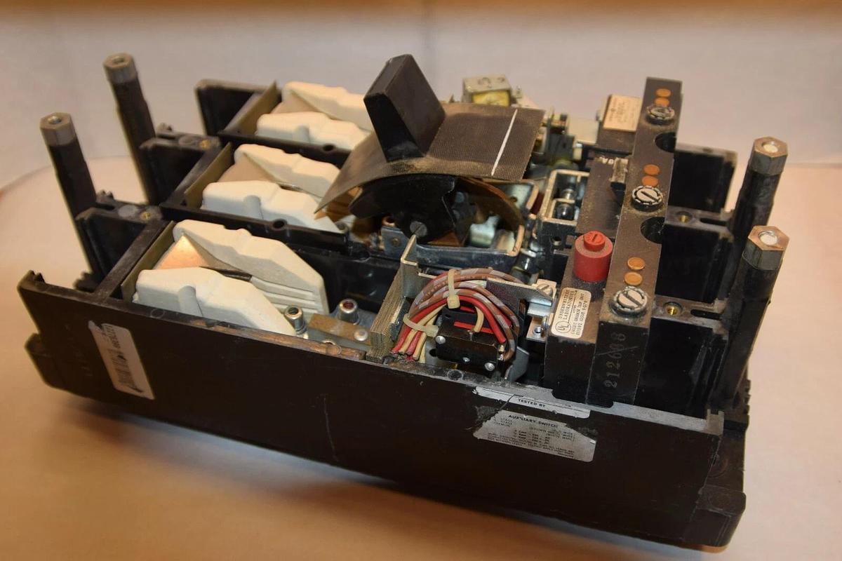 Used General Electric TKMA836T700 700A Breaker