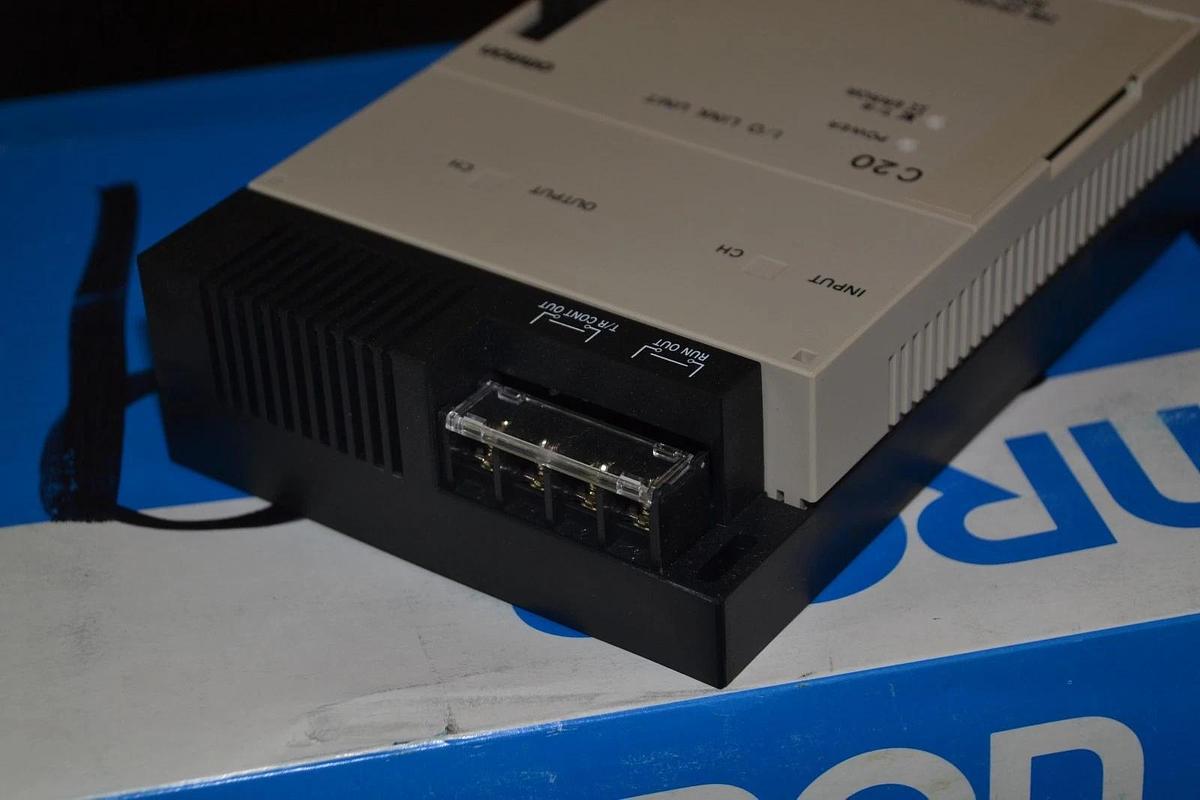 OMRON SYSMAC PROGRAMMABLE CONTROLLER I/O LINK UNIT C20 C20-LK011-P  NEW