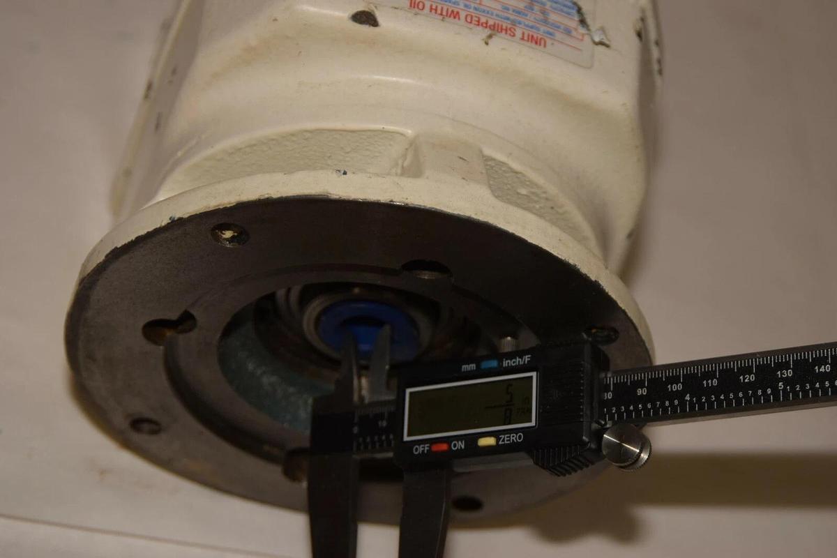 Used STERLING ELECTRIC HEL-GM1670 9.0:1 1800rpm 1" Shaft Gear Box / Speed Reducer