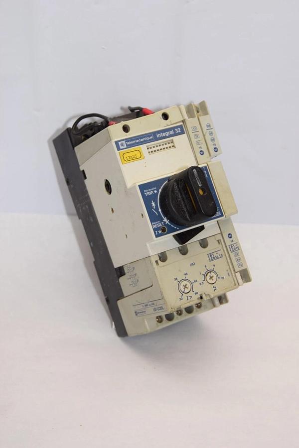 Used TELEMECANIQUE LD4-LC130 With LB1-LC03L13 Motor Starter LA1-LC010 Contact *Crack*