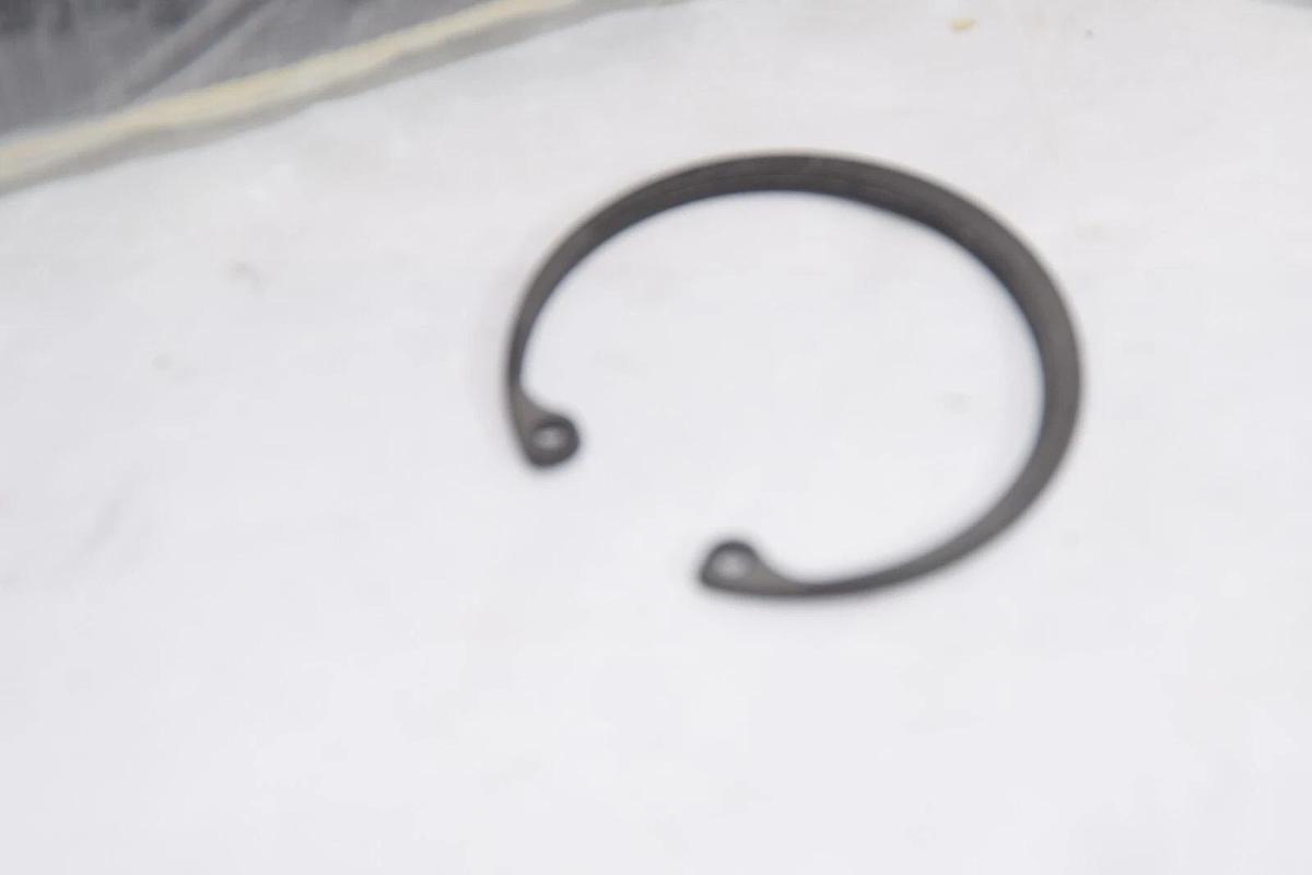 (NEW - Pack of 200) SMC RTW-52 RTW52 Snap Ring