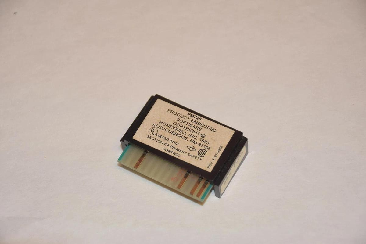 Used HONEYWELL PM720 M2002 PROGRAM MODULE