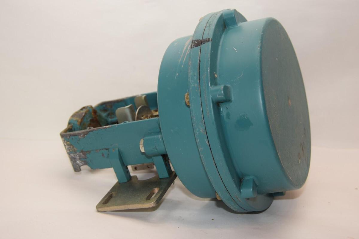 Used HONEYWELL 7942-276255001 05-R 1-1/2" 13 opens 5 closes 5-15psig Valve Actuator