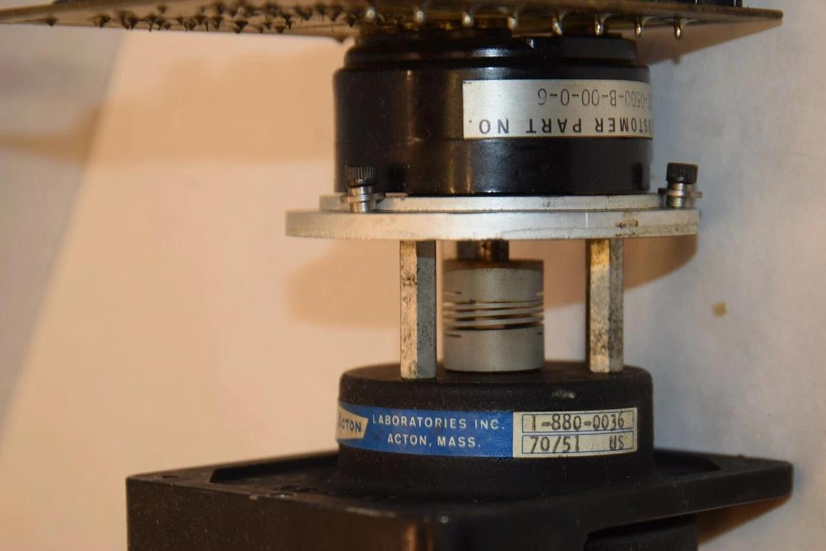 Used ACTON LABORATORIES DSD10-1 1-880-0036 DC-0500-B-00-0-6 ROTARY DIAL