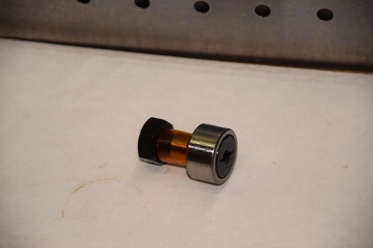 THK CF10UUAZ3 CF 10UUAZ3 CAM FOLLOWER NEW