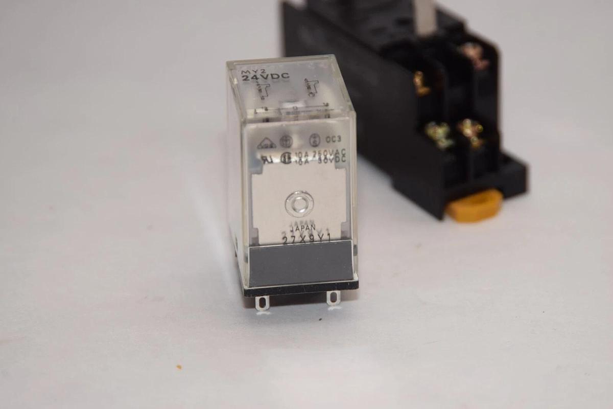 Used OMRON MY2 24Vdc 10A Relay With Base 22Y9Y4 , 7A 250V