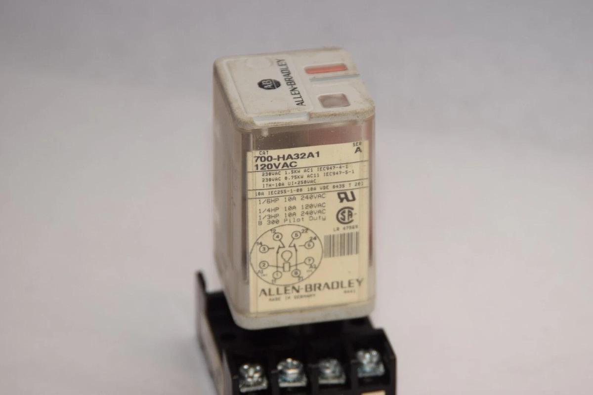 Used ALLEN BRADLEY 700-HA32A1 120Vac Series A Relay With 700-HN125 Series A Base