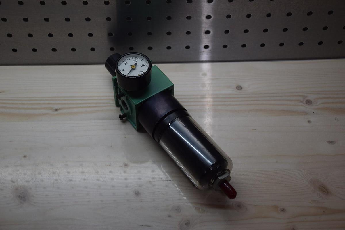 Used NUMATICS C21D-02CDG C21D02CDG 200psi FILTER REGULATOR W/GAUGE