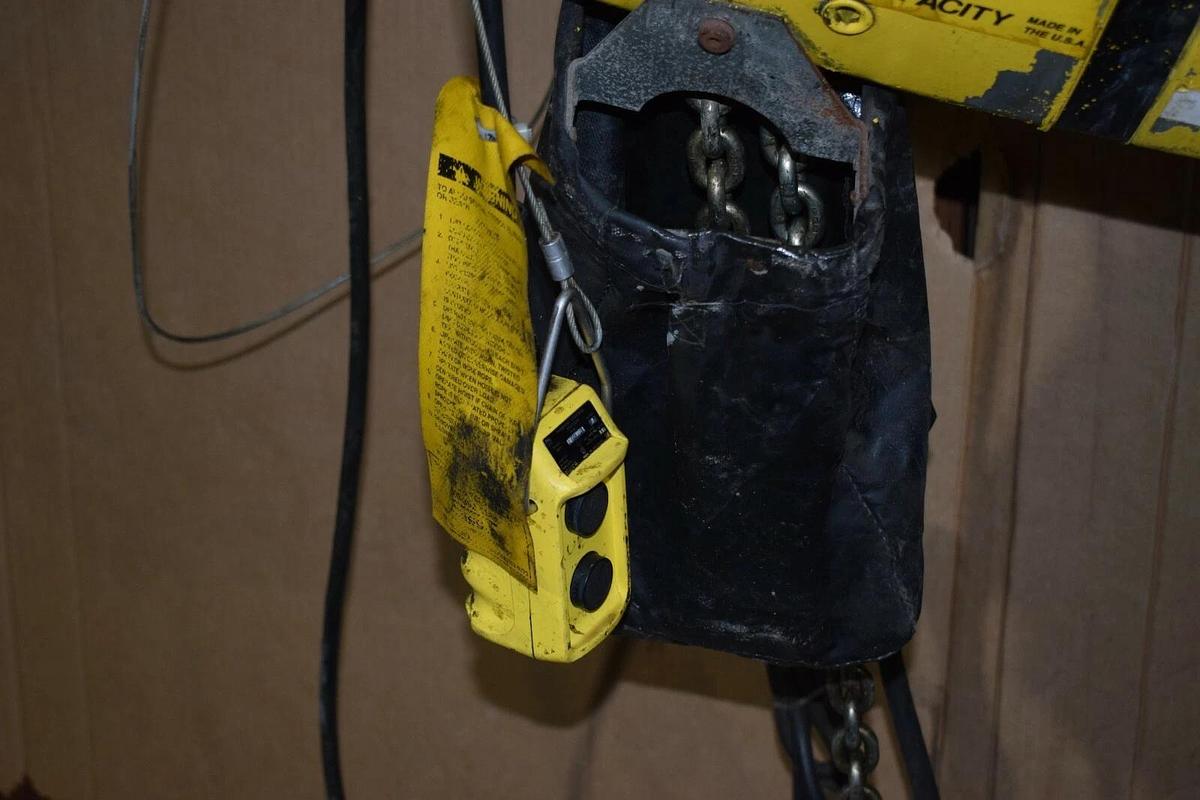 Used YALE 1/2 Ton Electric Chain Hoist KEL1/2-17LG15S1 1000lb 230/460v 3ph Trolley