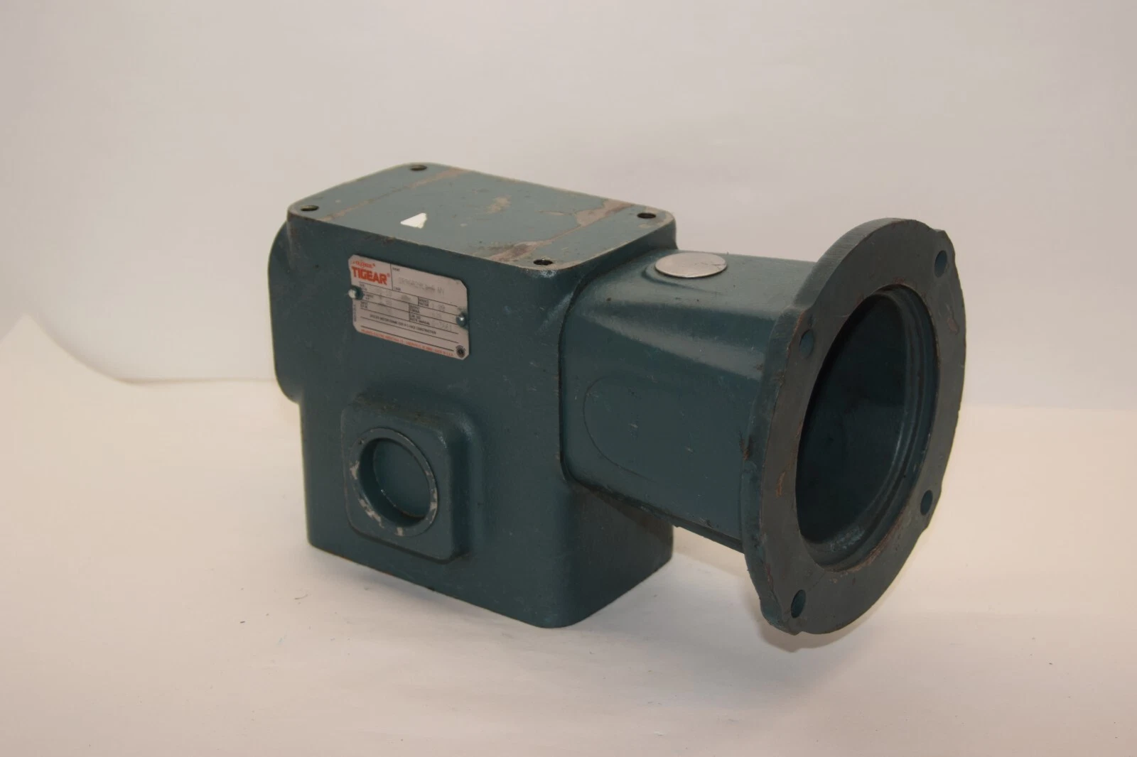 Used DODGE TIGEAR SR96029L1-9-WY size 200 Ratio 626 Torque 1750rpm Gear Reducer